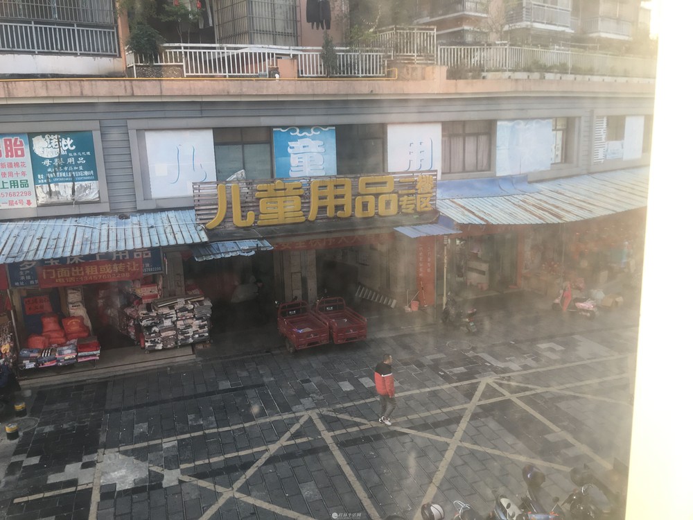 �ֶ���B���ٽ�����70ƽ���ף���290��