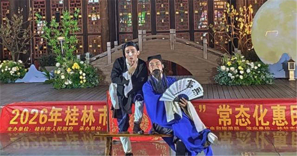 入夜来东西巷看夜戏，真是一举两得