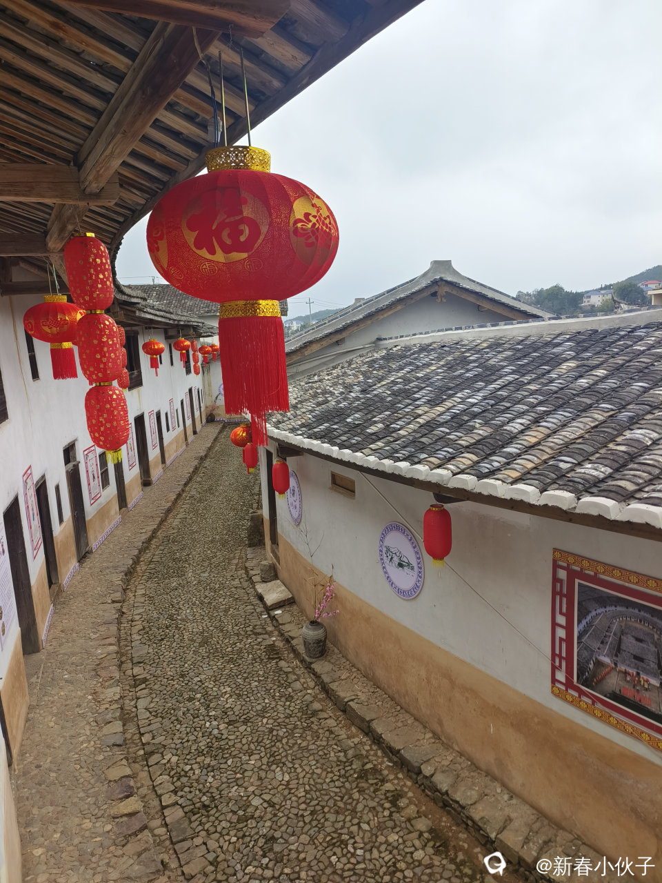 二楼看围龙屋内景