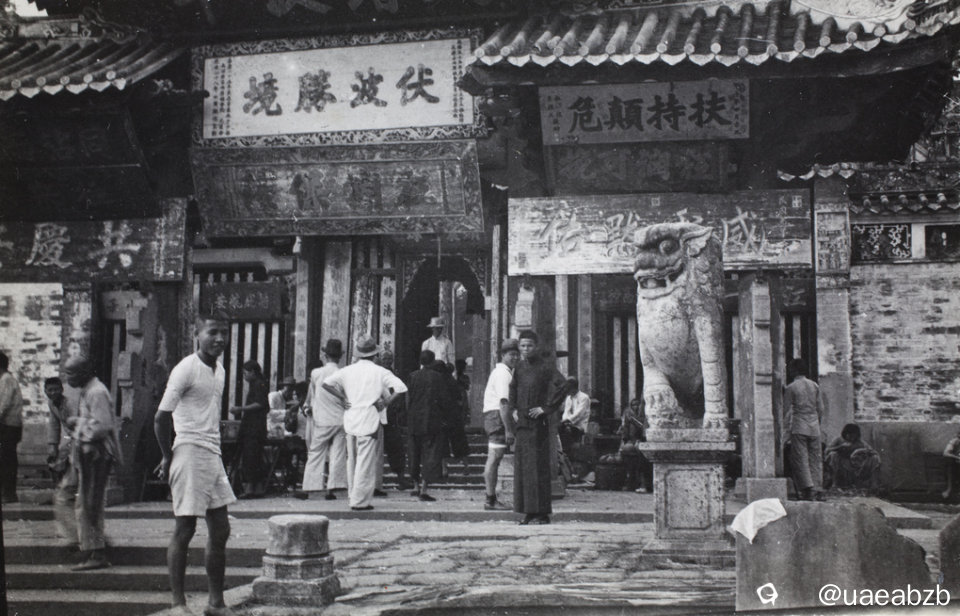 原说明：中国南部一座未认出的寺庙的入口