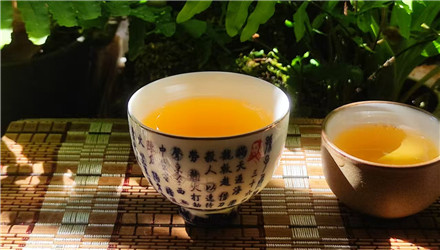 去不了远方，我们就在眼前苟且