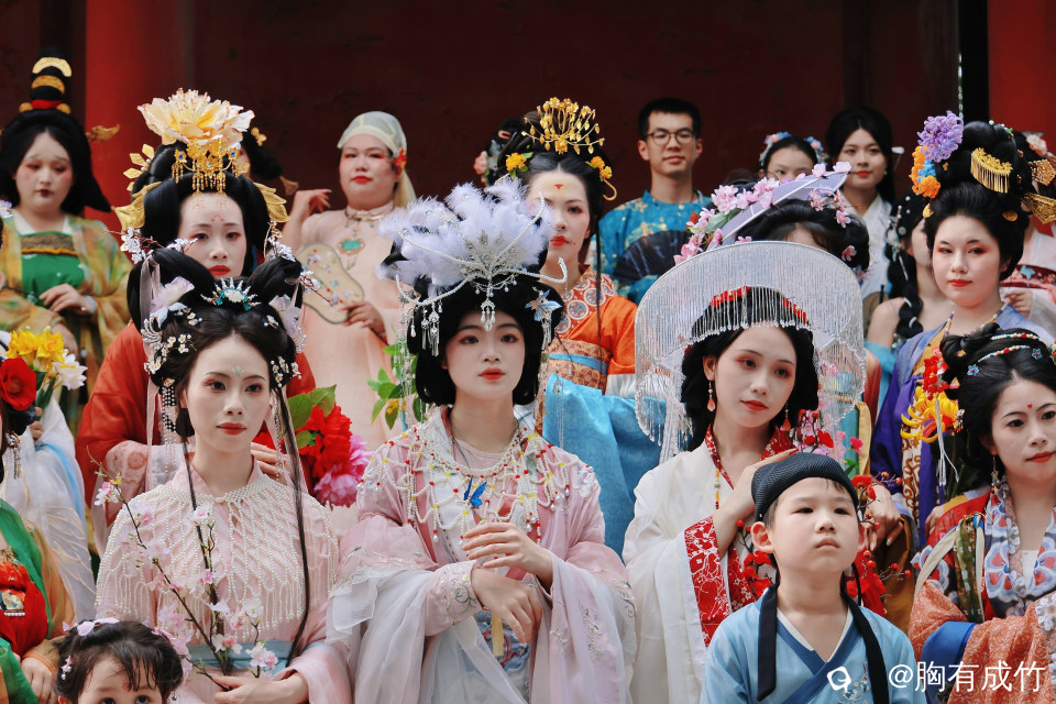 宋城墙汉服人像 (5).jpg