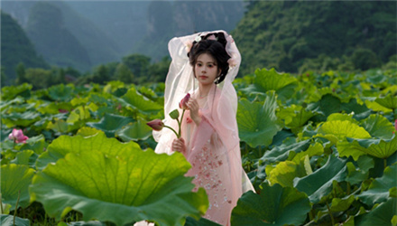 并蒂莲花开，好运莲莲&hellip;&hellip;