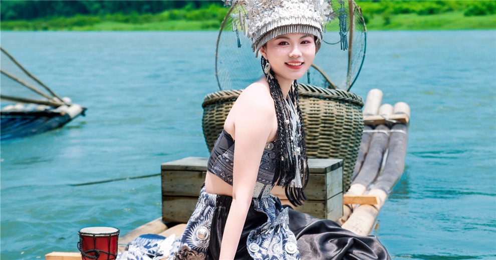 苗疆少女爱漓江
