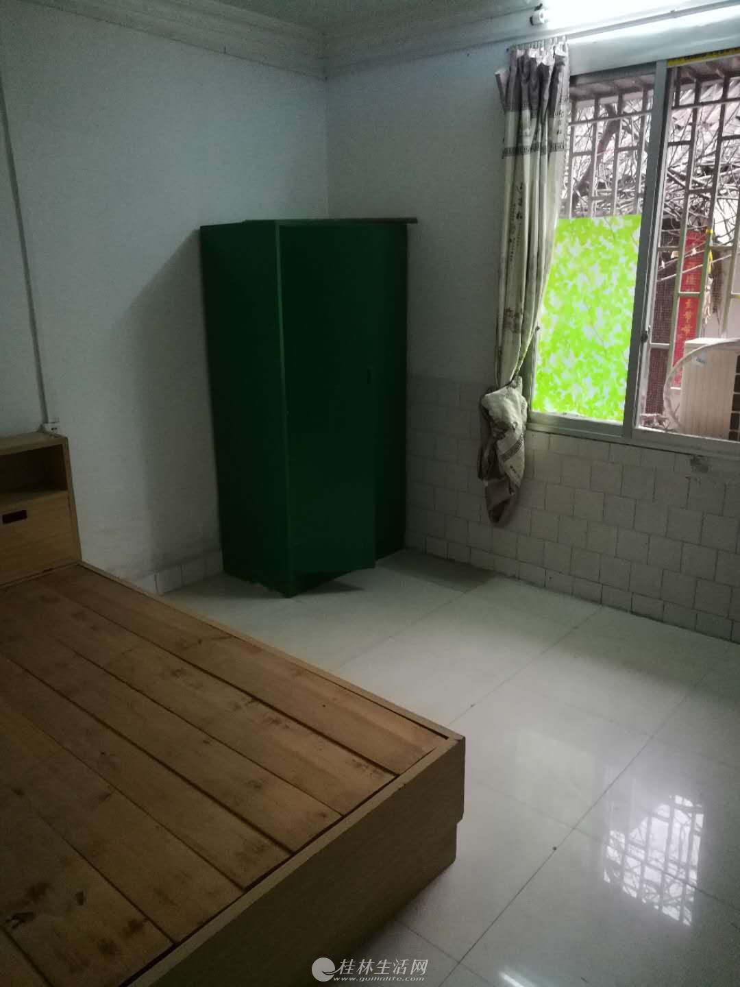 ����·�������Ա�һ��һ����1000Ԫ/��*