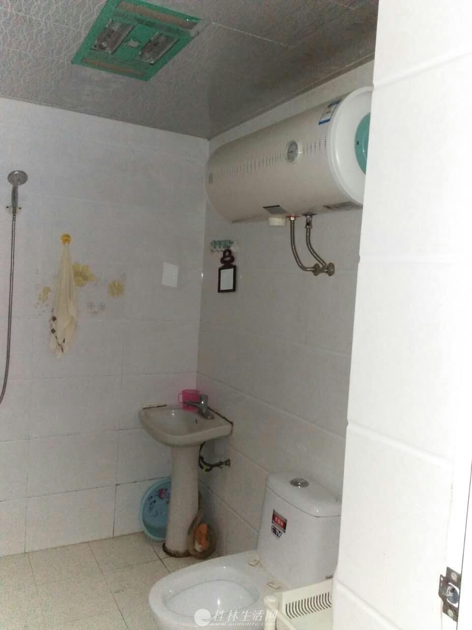 ����ֽ���ǰ���м�װ�����⣬121ƽ�ף�1000Ԫ��𣬹���ʦ�󸽽�