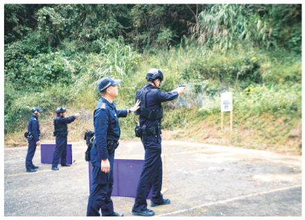 龙胜150余名民警上演“红蓝对抗”