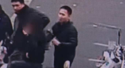 30秒抓捕嫌犯！桂林民警接到线索赶赴现场，在等红灯间隙将嫌疑人抓捕