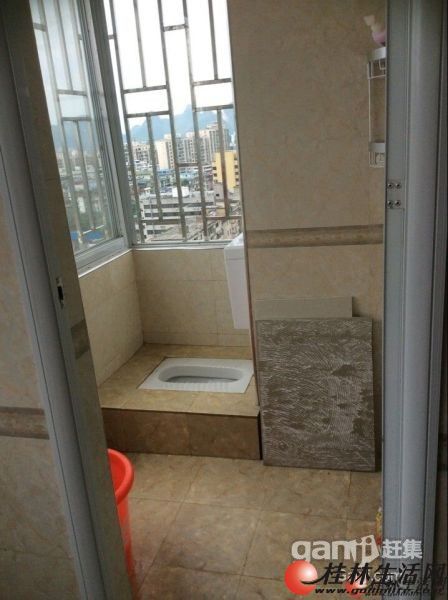 Q��վ ��ó���� ȫ�¾�װ 1��1�� �շ� ����칫�豸����