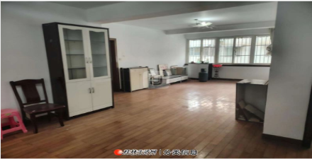 彩虹小区西门菜市附近，120平50万 3室2厅1卫