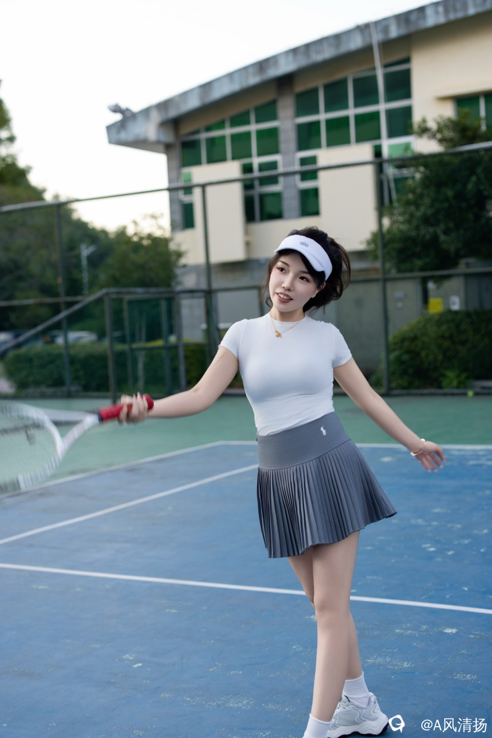 ef4d3de3-0d19-7839-93c4-f1a8a795cbf7.jpg