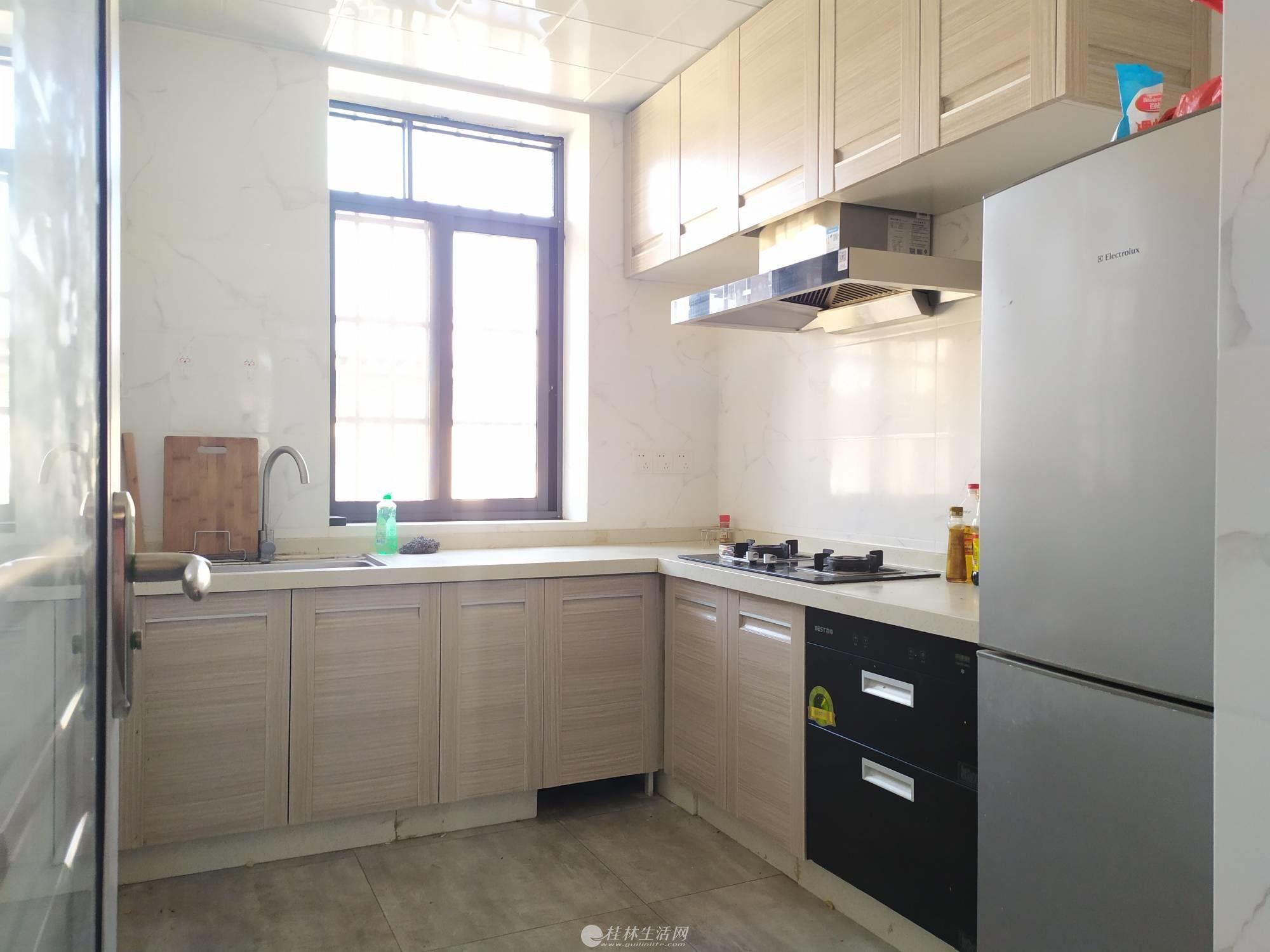 ��ȺСѧ���棬ȫ��װ��3��1����120��,