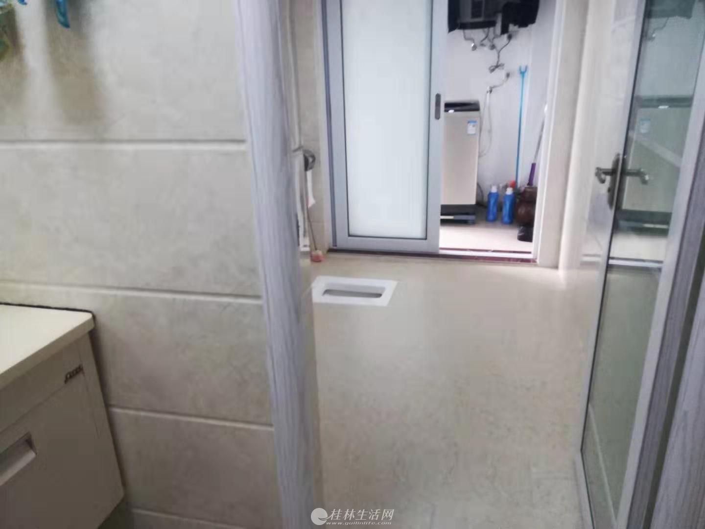 ��У����3��2��2������7¥��װ��130.9ƽ95��