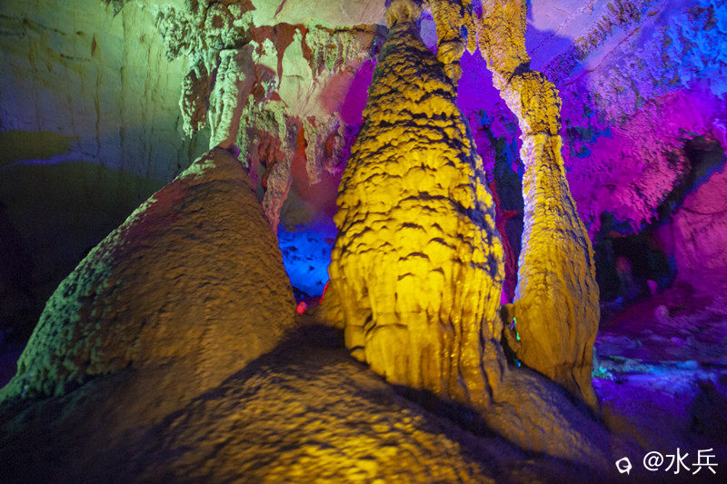 神奇五彩斑斓溶洞组照（四）.jpg