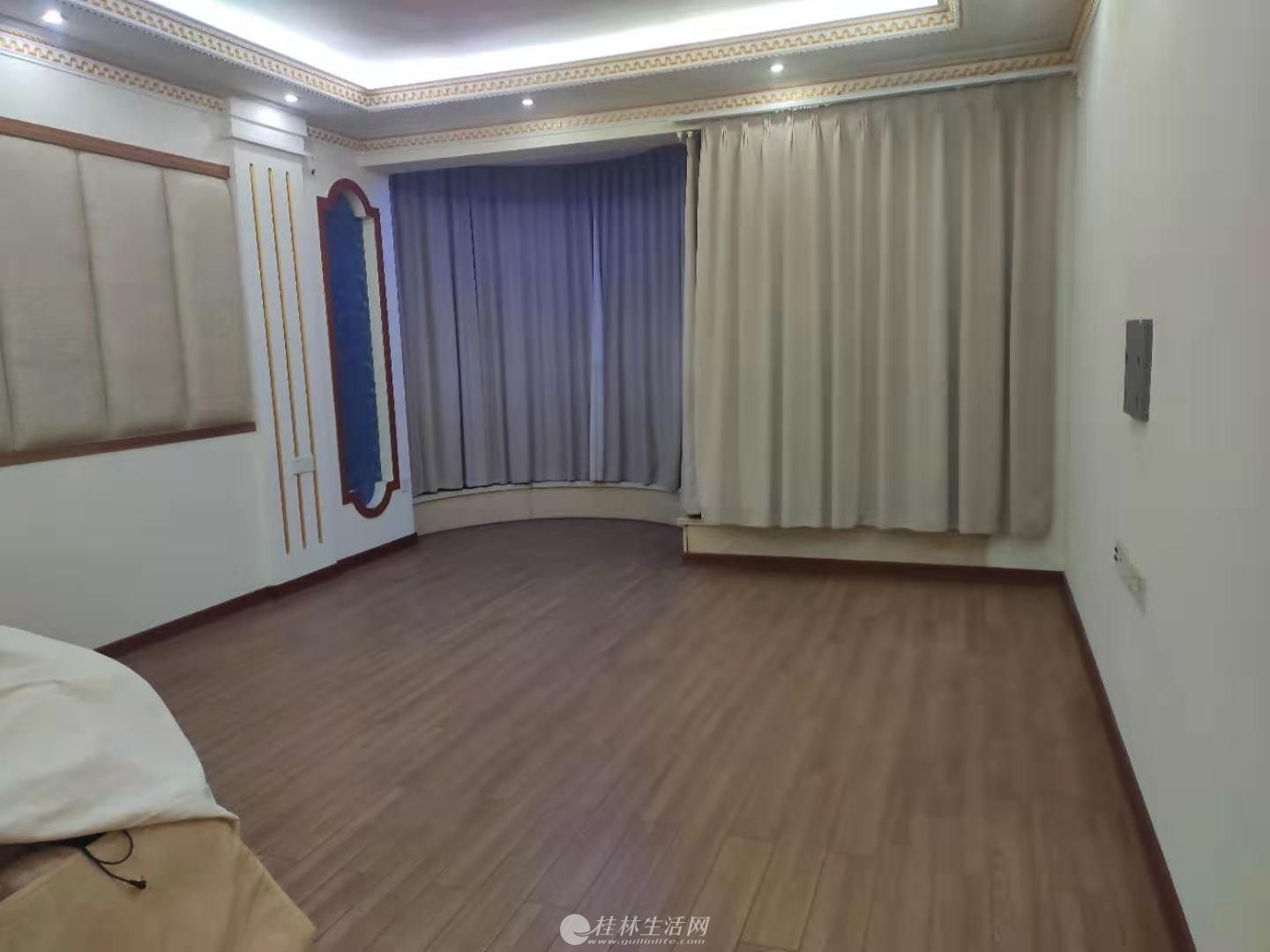 �����������㳡��ɽ��԰���Ͻ���԰3¥4��2��2��167ƽ��160��