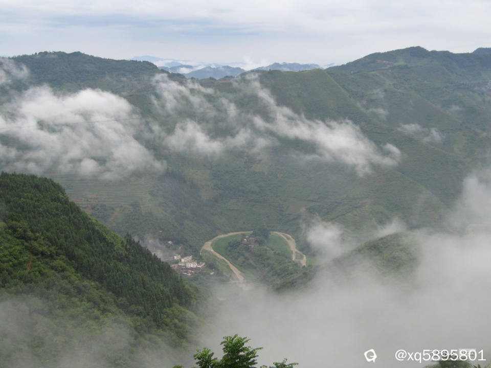 盘桓在大山中的公路