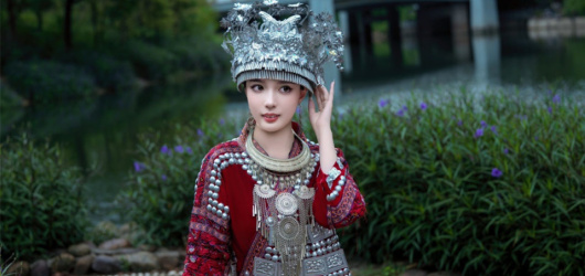 穿山公园的苗族小姐姐～
