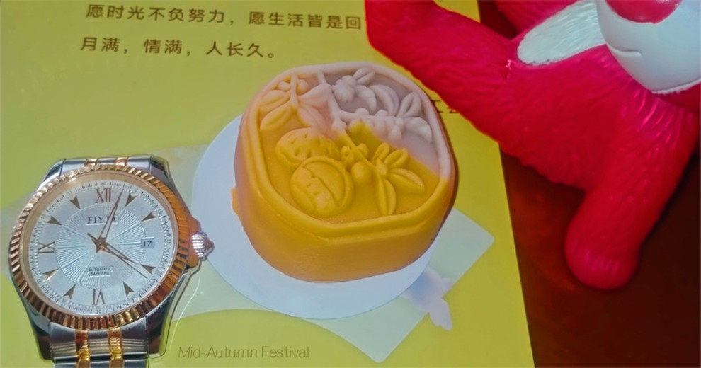 手表盘差不多大的素月饼，竟然蛮贵啵