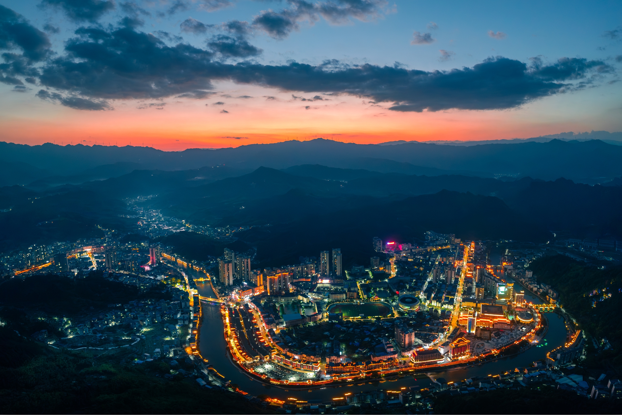 山城晚景