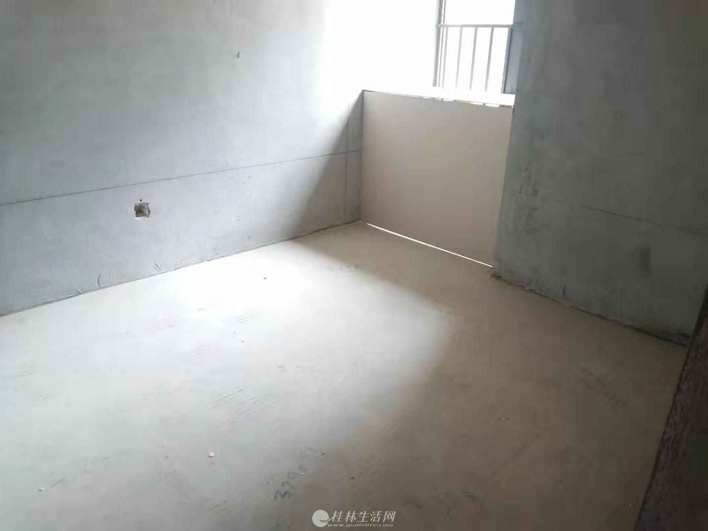 ������ ´������119ƽ�ķ�62��  �ϰ��׵�¥��࿴����С���̻�