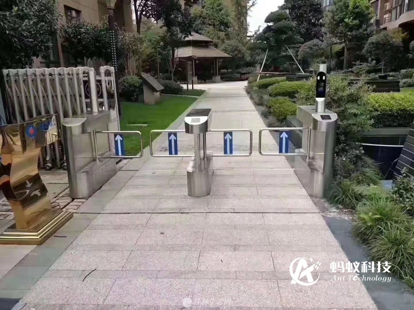 ���ֹ���ȫ��բ����ʶ����֤��һ�����Ž�ϵͳ�Խ�LED��