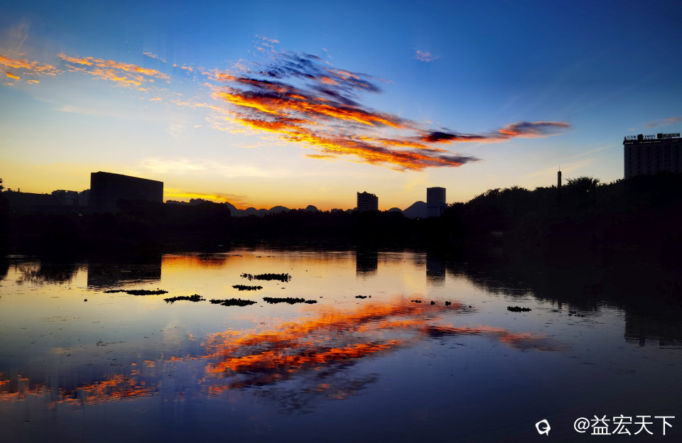 鱼跃水天