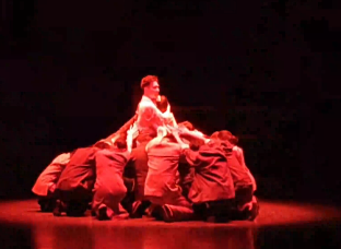 2025桂林艺术节带你解锁戏剧新体验！桂剧《破阵曲》在广西省立艺术馆热血上演，是首部全景式展现桂林文化抗战历史风貌的舞台作品