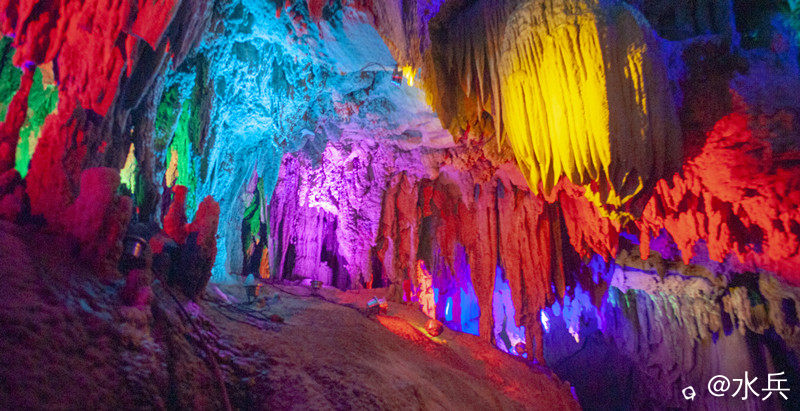 神奇五彩斑斓溶洞组照（五）.jpg