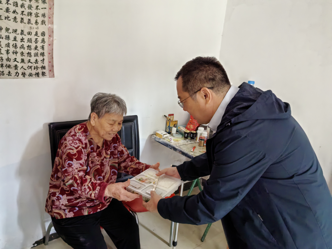 桂林市食品药品检验所开展重阳敬老志愿服务活动