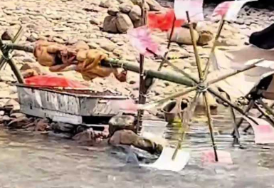 廣西大哥自制全自動“流水烤雞”