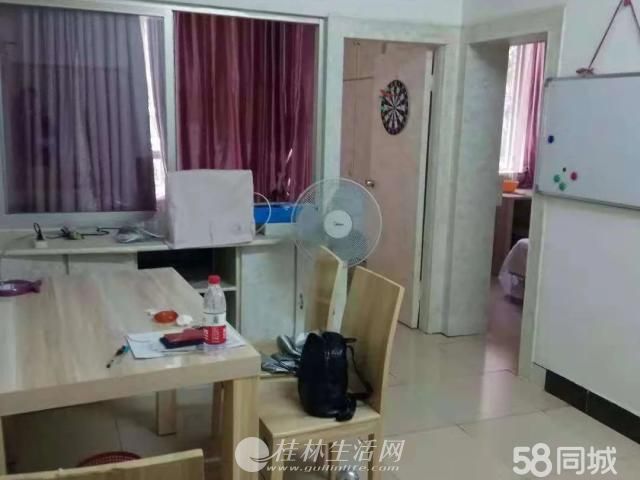 ���С�����ԷС���� 2¥ ��30ƽ��ƽ̨ �Ҿ߼ҵ��� ����1100
