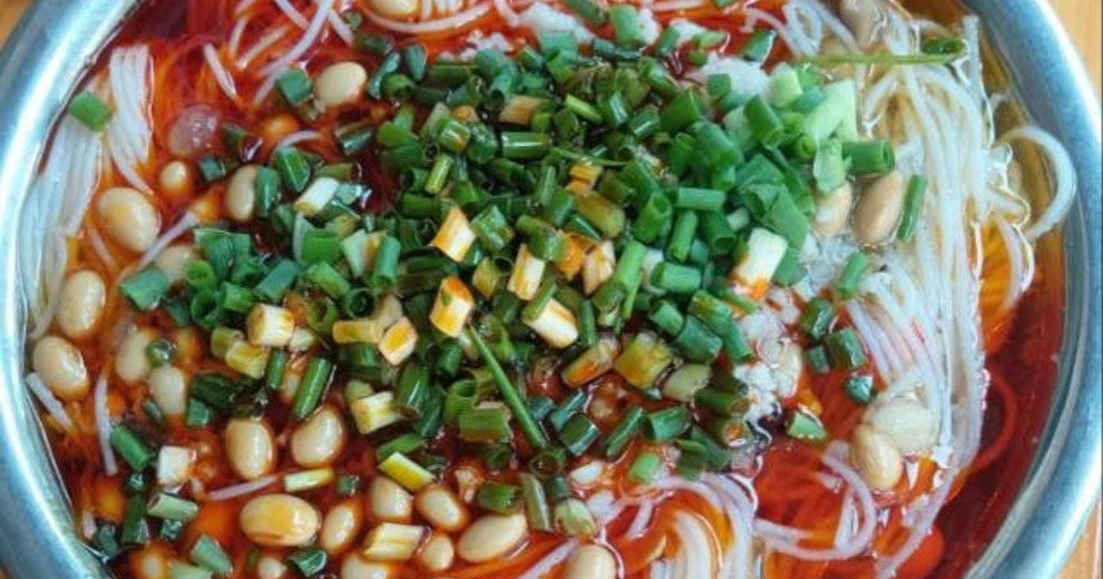 全州红油米粉：银丝如玉细，汤汁似花红
