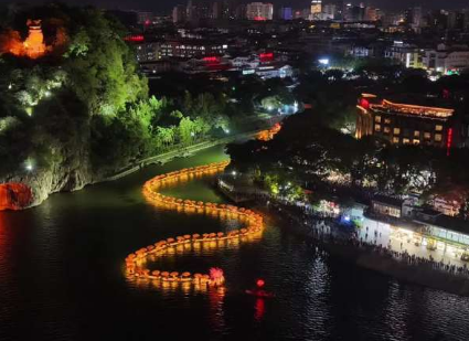 &ldquo;金龙巡游&rdquo;亮相大美漓江！60秒 带你沉浸式体验山水夜宴
