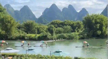 外国游客打卡桂林山水，被美景震撼到“失语”！网友：去之前在想桂林能有多美，去之后“草率了”
