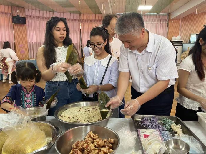 桂林市七星区七星街道：中外携手话安康