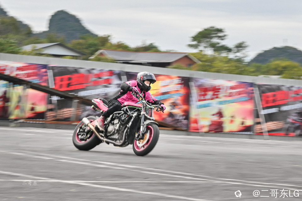 超华特技飞车秀 (7).jpg