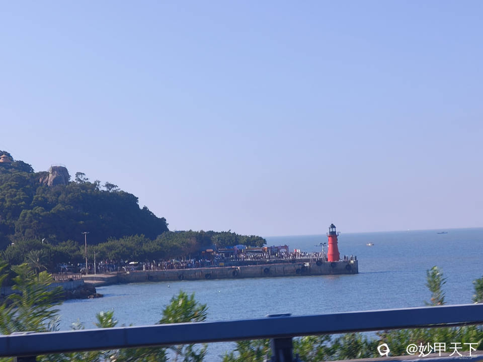 长山尾码头红灯塔是游客到达南澳岛看到的第一座灯塔。