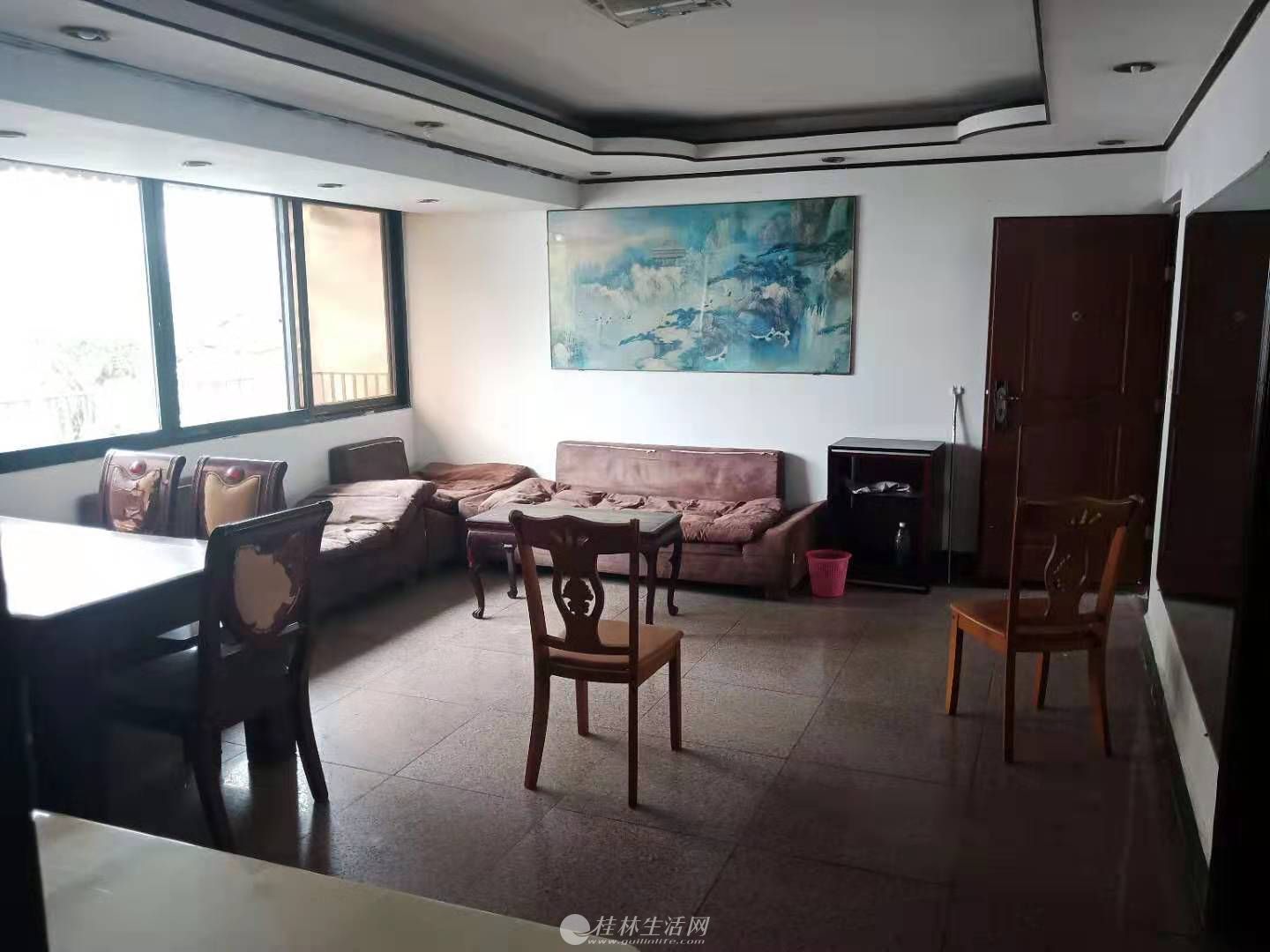 ���⣬�����¹㳡�������ߵ�������3��2��1����100ƽ�ף�����5¥��1300Ԫ/��