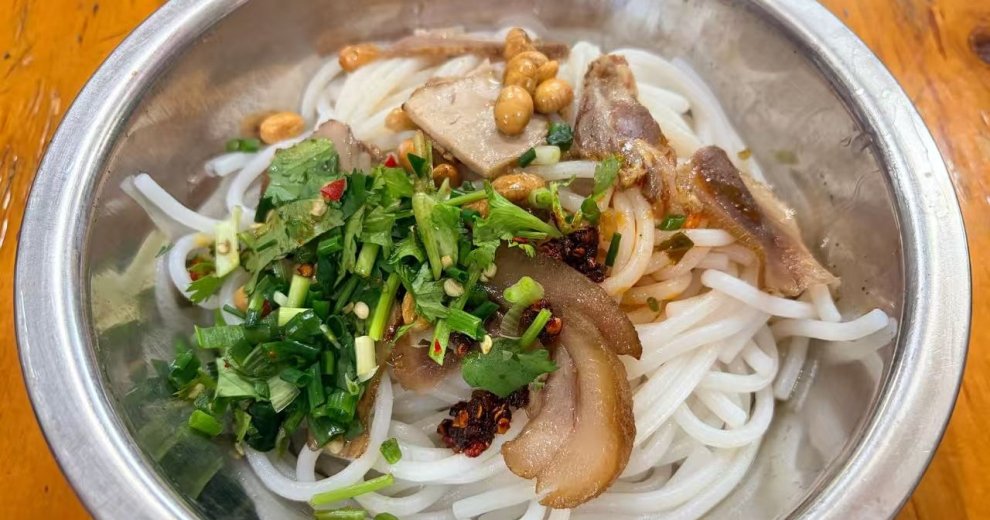 这家营业到晚上12点的米粉店，竟然意外地好吃
