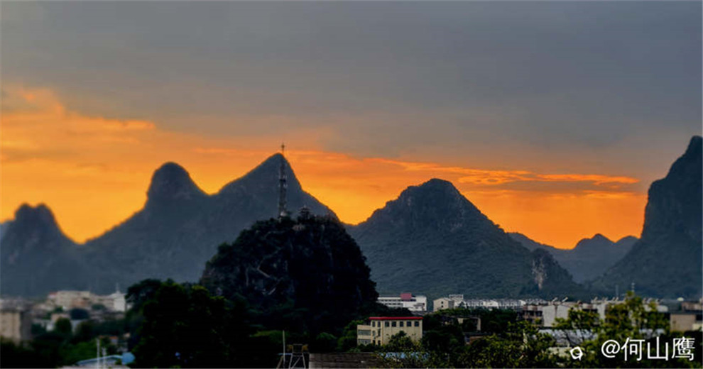 暮染群峰
