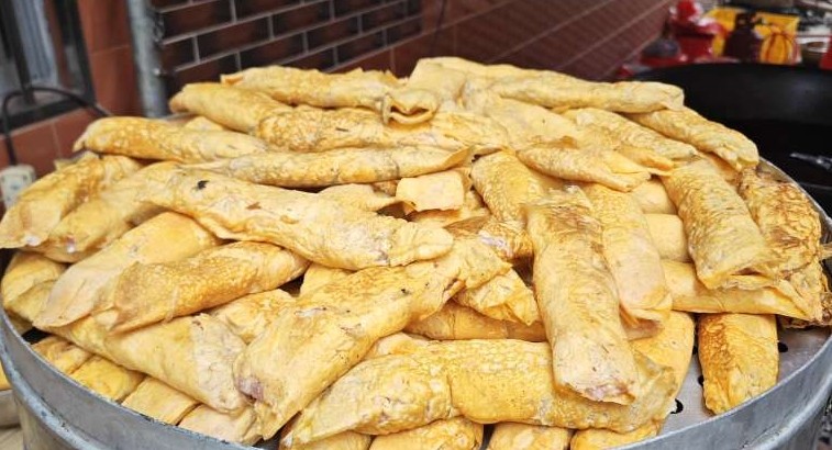 新年婚庆甜百年，游子回乡把婚结