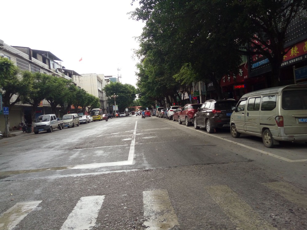 ��ʼ��վ�Ա�������¥����650ƽ������230��