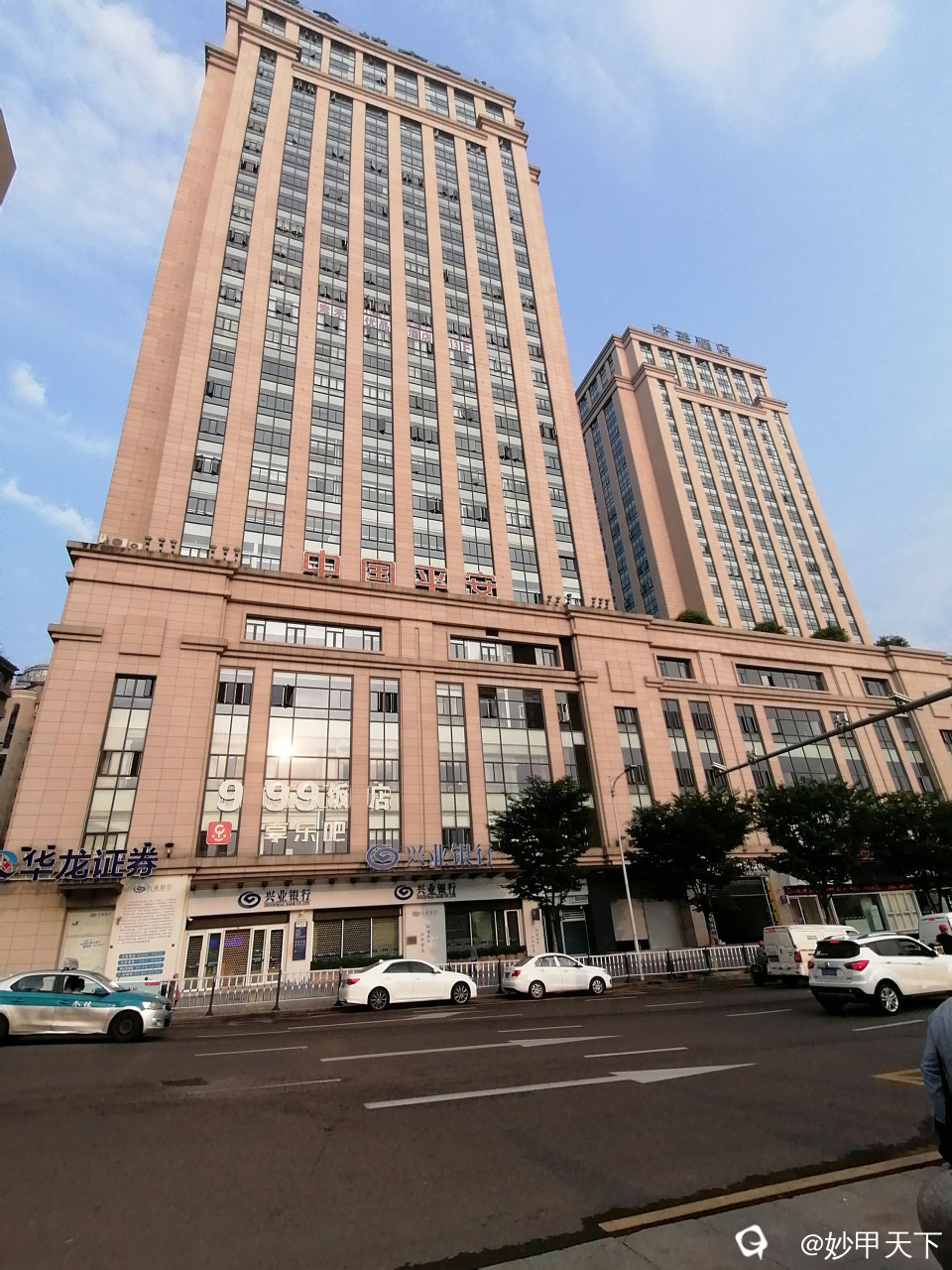 早晨在万州等车。