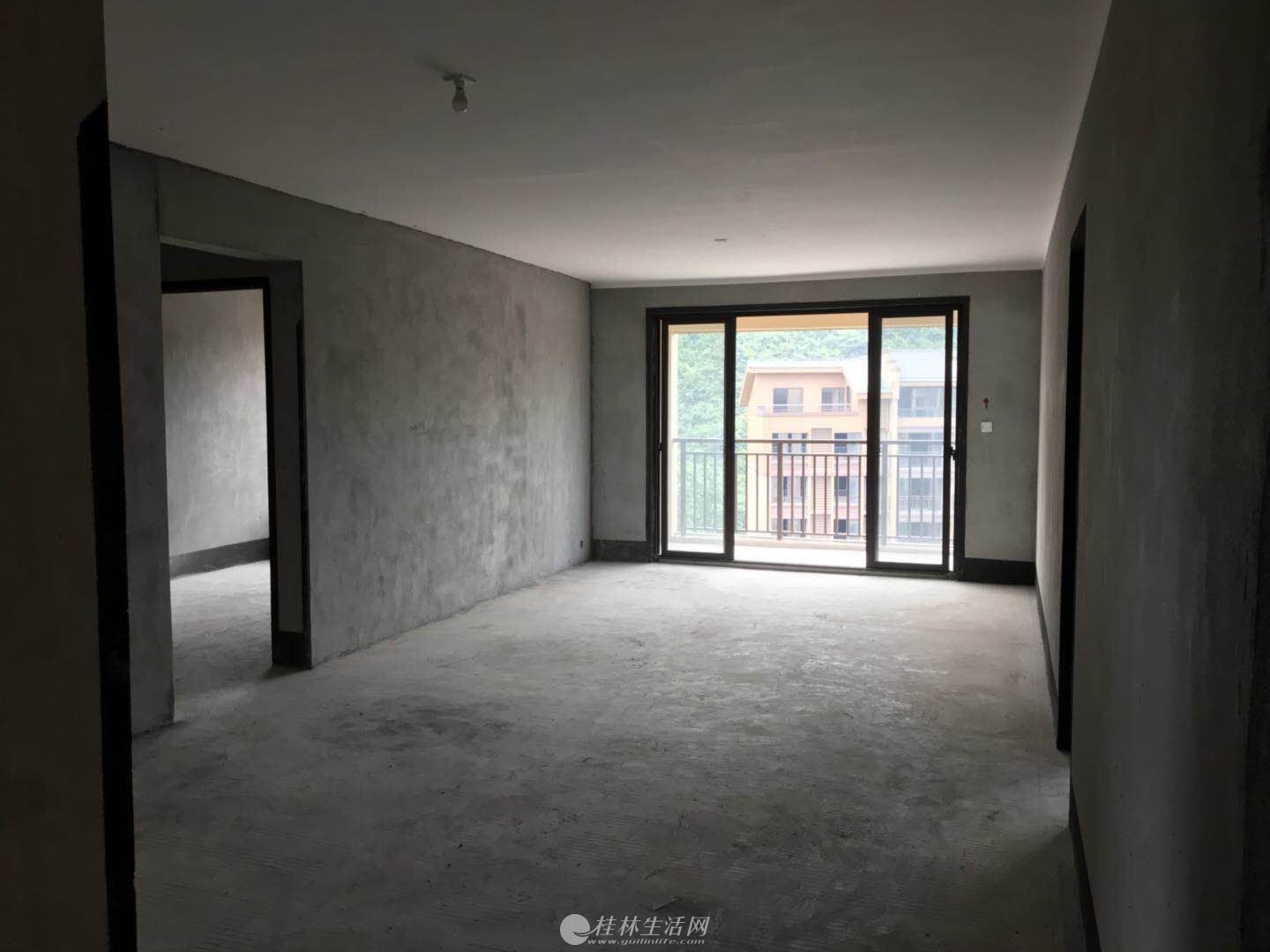 �������� �ź���У ��Դ�� �ķ� ����14¥ 128ƽ 80�׳���¥��� ��Ұ�޵� ȫ������