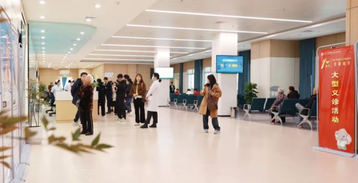 图为湘雅二医院桂林医院义诊现场.JPG