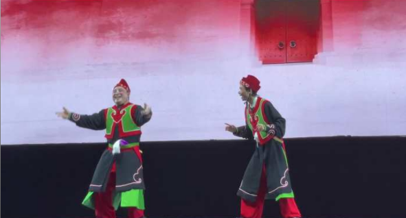 桂剧、彩调、文场&hellip;&hellip;桂林&ldquo;粉超&rdquo;现场本土味儿节目轮番上演，观众看得目不转睛，掌声连连！