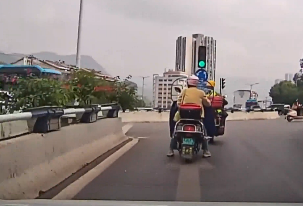 男子追尾電動(dòng)車(chē)不料對(duì)方“逃逸”，網(wǎng)友：大媽可能以為油門(mén)擰重了