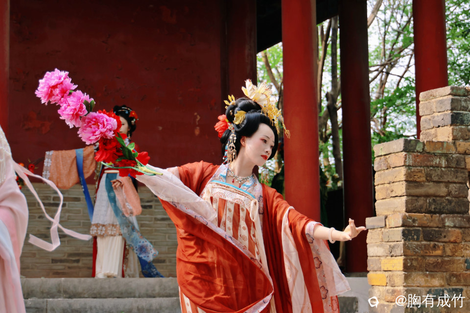 宋城墙汉服人像 (12).jpg