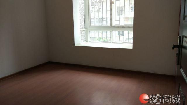 ��ͨ�ͱ���98ƽ�׾�װ3����˫˰56��������