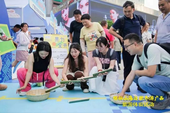 “探秘山海边 秋冬游广西”旅游推介活动在重庆市精彩上演。2自治区文化和旅游厅供图.jpg